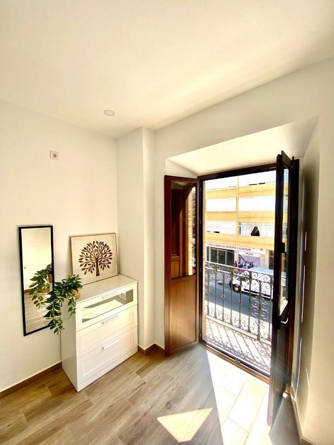 Triana Riverside Guesthouse Seville Ngoại thất bức ảnh