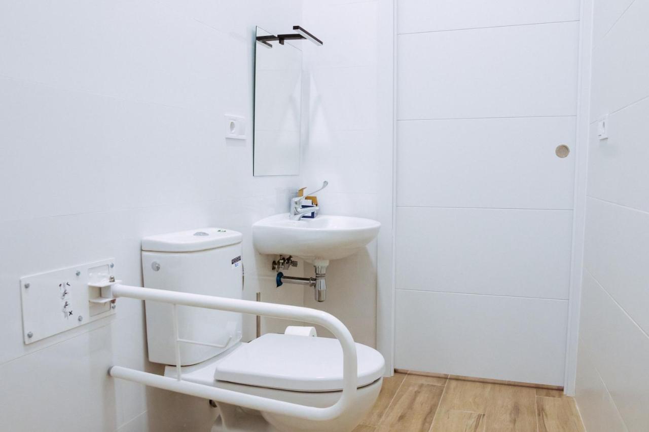 Triana Riverside Guesthouse Seville Ngoại thất bức ảnh